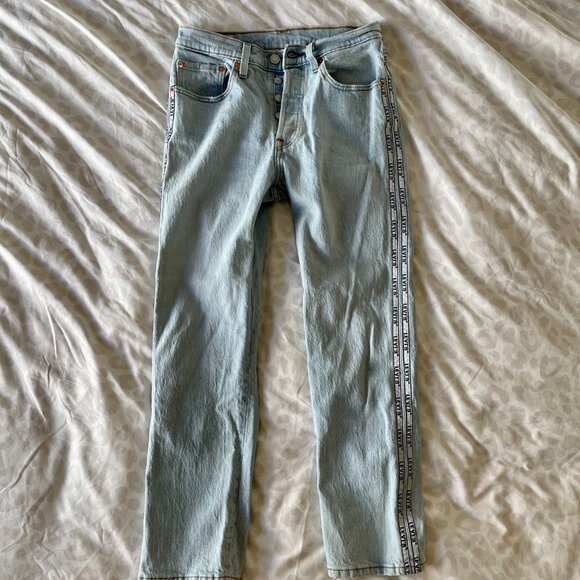 Levi’s 501 Light Wash High-Rise Jeans 26x26 – Button Fly with Levis Side Piping - Picture 2 of 7